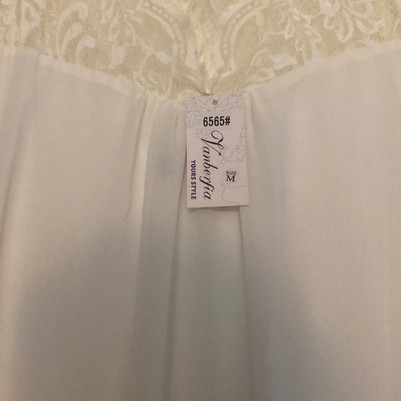 White lace neck and sleeve flowy dress - Picture 2 of 3